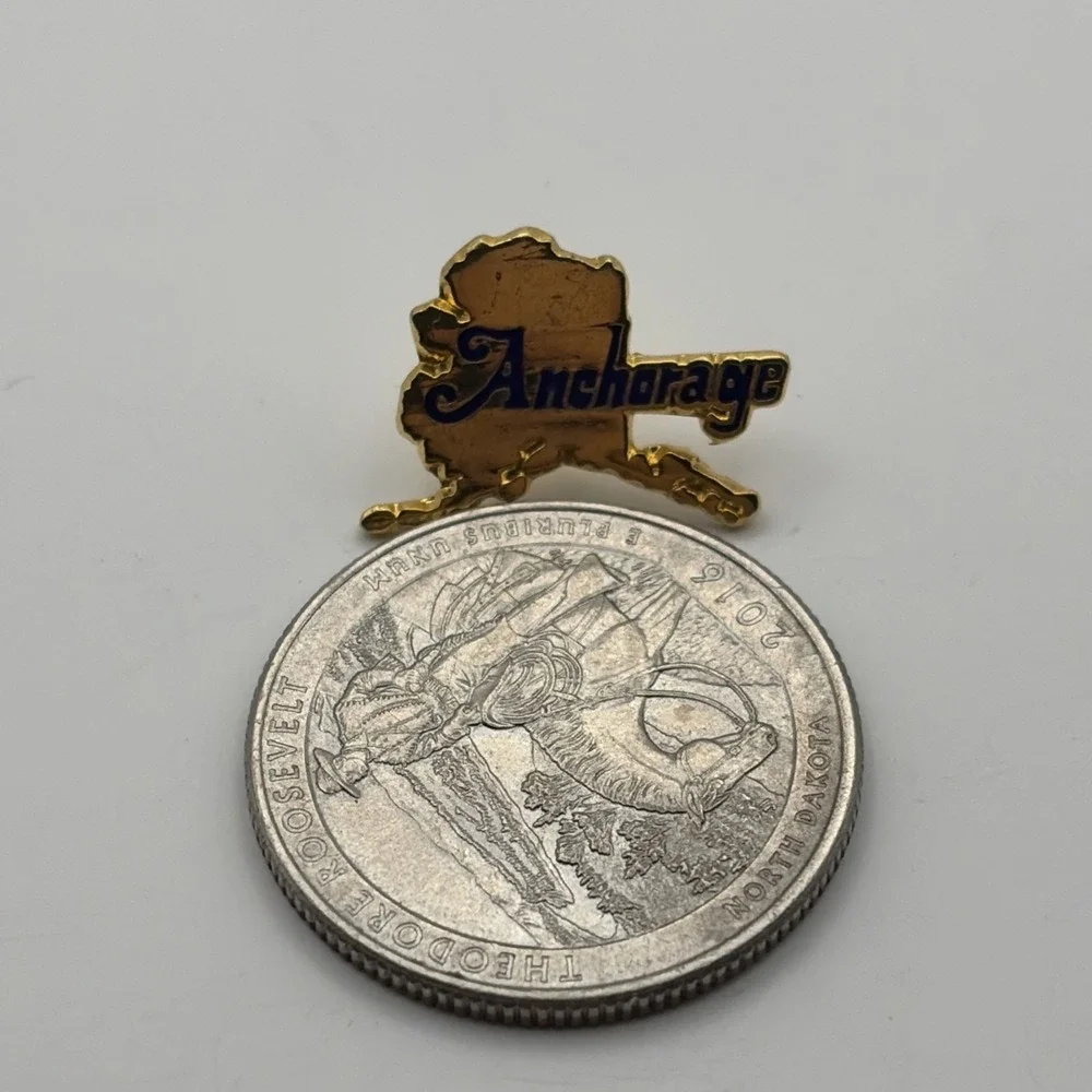 Anchorage Alaska State‎ Outline Gold Tone Tiny Lapel Hat Pin